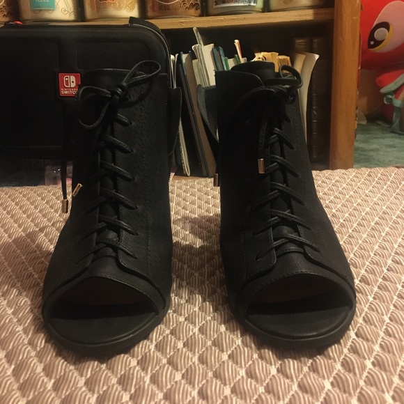 Black peep toe booties - Picture 1 of 3